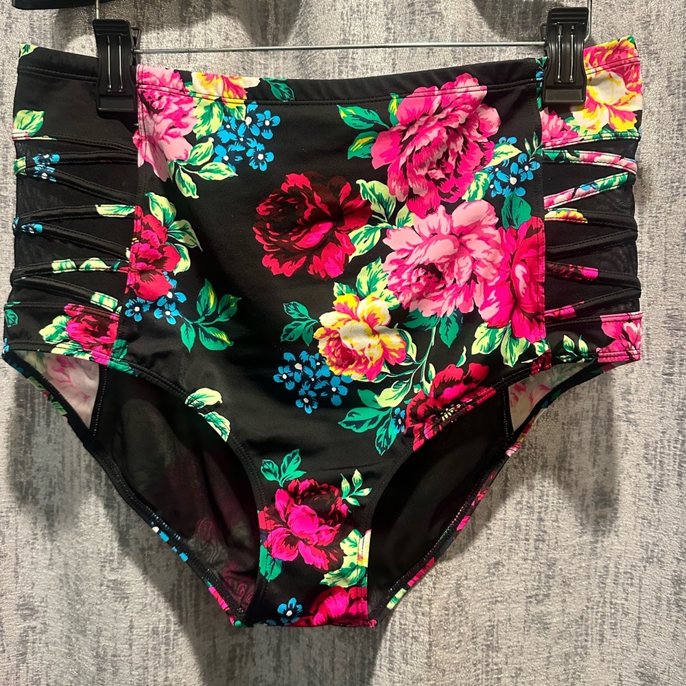 Torrid High-Rise Lattice Floral Swim Bottom size 2 - Picture 2 of 8